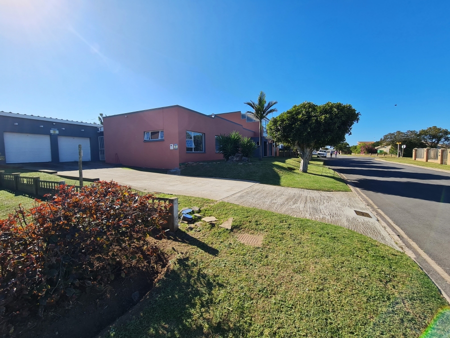 4 Bedroom Property for Sale in C Place Eastern Cape
